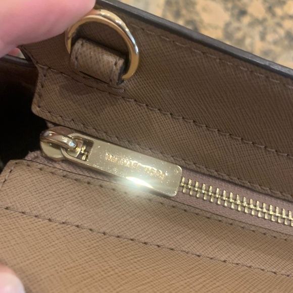MK Selma MD Satchel with matching wallet - Picture 11 of 12